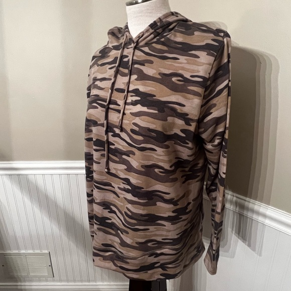 Green Envelope Lightweight Long Sleeve Camo Hoodie Size 2x - Picture 2 of 9